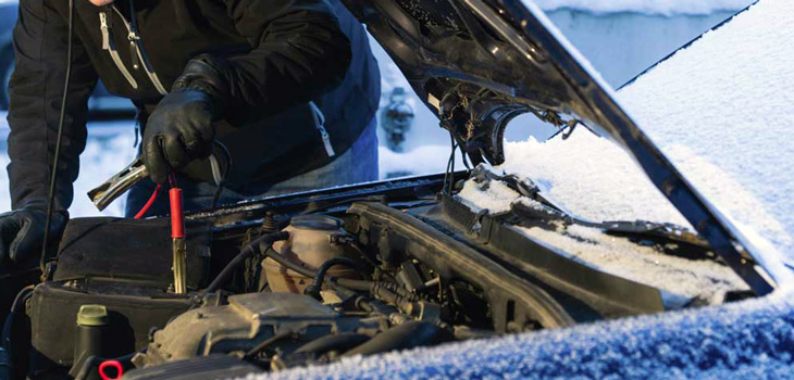 Проблемна зона будь-якого автомобіля в зимовий час – акумулятор. На сильному морозі нерідко можуть виникати проблеми з пуском двигуна, тому необхідно завчасно подбати про справність батареї. 
